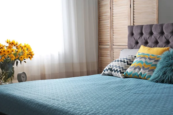 Different Pillows Bed Room Idea Interior Decor — Stock Photo, Image
