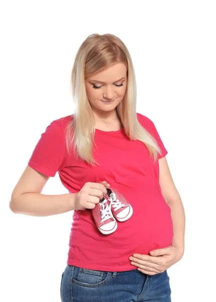 Piękne Kobiety Ciąży Trzymając Botki Baby Pobliżu Brzuch Białym Tle — Zdjęcie stockowe