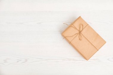 Sicim ve ahşap arka plan, üstten görünüm üzerinde metin için yer ile dekore edilmiş parsel