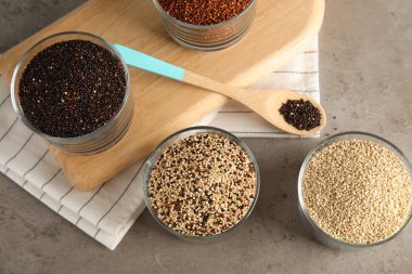 Quinoa gri tablo farklı tipleri ile gözlük