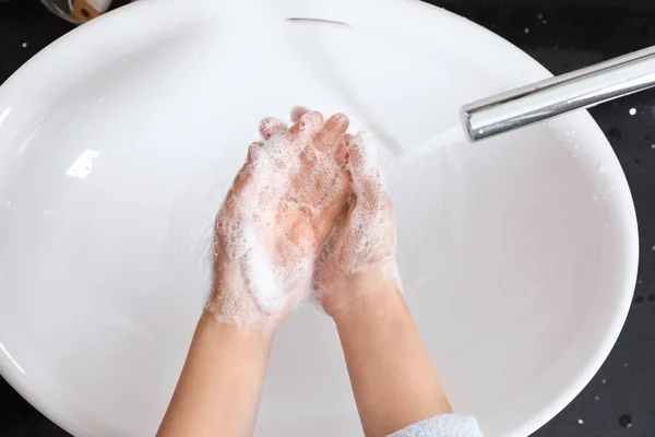 Vrouw Wassen Van Handen Met Zeep Wastafel Badkamer Bovenaanzicht — Stockfoto