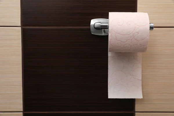 Yumuşak Tuvalet Kağıdı Ile Sahibi Banyoda Rulo Metin Için Yer — Stok fotoğraf