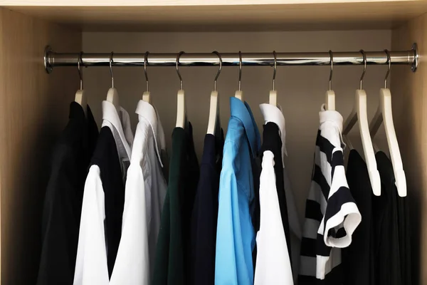 Hangers Met Teenage Kleding Rack Garderobe Close — Stockfoto