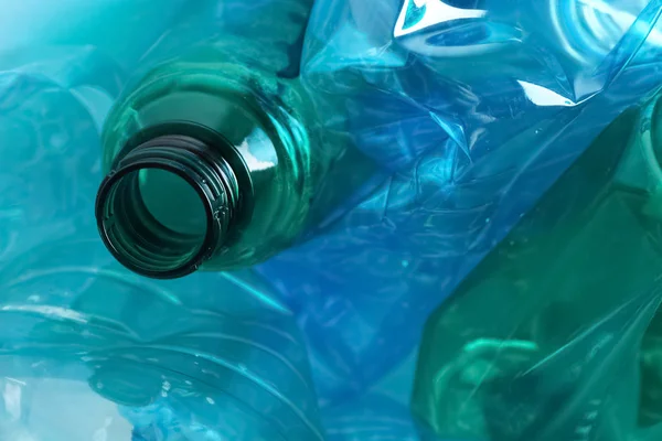 Arka plan, closeup olarak birçok plastik şişeler. Geri dönüşüm kavramı