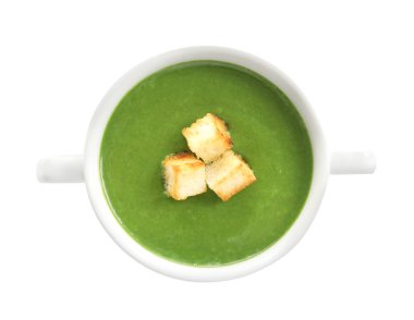 Taze sebze çorba tabağına beyaz arka planda, üstten görünüm croutons detoks