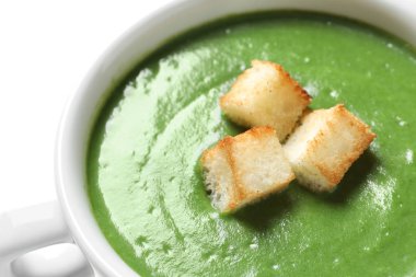 Taze sebze çorbası yemek, closeup croutons detoks