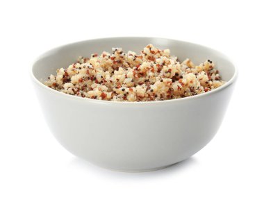 Beyaz izole kase pişmiş lezzetli quinoa