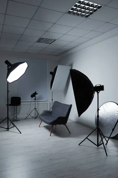 Moderna Fotostudio Med Professionell Ljusutrustning — Stockfoto