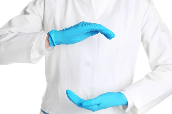 Arzt Medizinischen Handschuhen Zeigt Geste Auf Weißem Hintergrund — Stockfoto