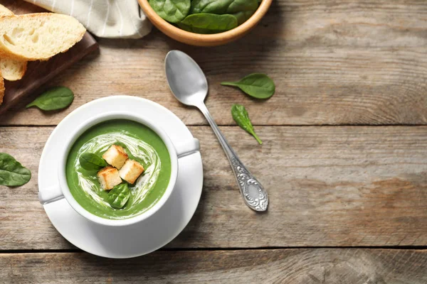 Composition Plate Avec Soupe Désintoxication Aux Légumes Frais Base Épinards — Photo