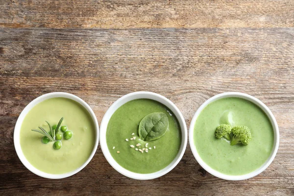 Πιάτα Διάφορα Φρέσκα Λαχανικά Απεξάρτηση Σούπες Γίνονται Πράσινα Μπιζέλια Μπρόκολο — Φωτογραφία Αρχείου