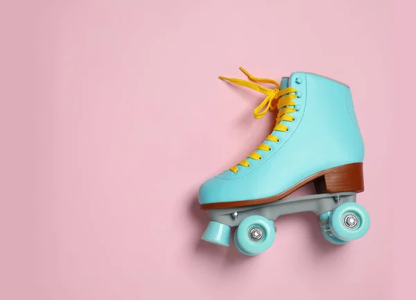 Eleganta Quad Roller Skate Färg Bakgrunden Ovanifrån — Stockfoto