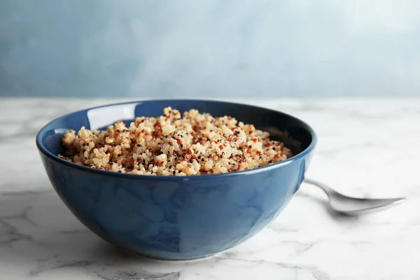 Kokt Läckra Quinoa Skål Bordet — Stockfoto