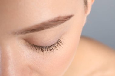 Güzel doğal kirpik, closeup olan kadın