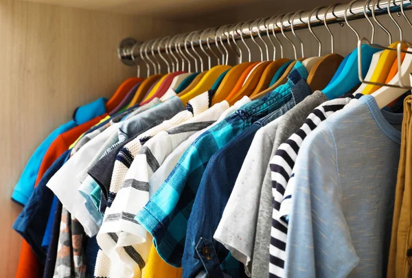 Hangers Met Teenage Kleding Rack Garderobe Close — Stockfoto