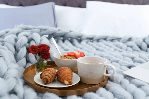 Tablett Mit Frühstück Bett Innenraumelement — Stockfoto