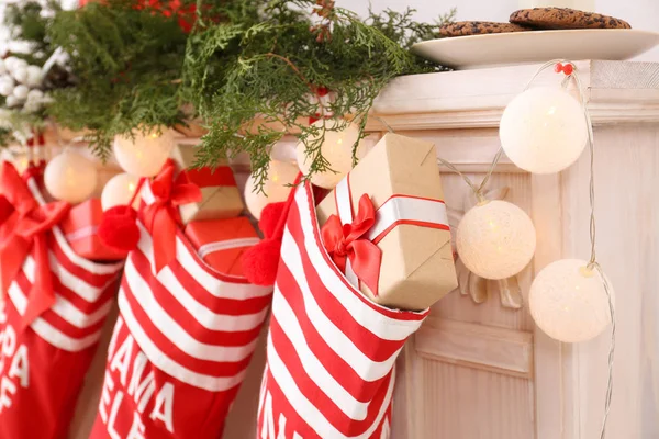 Red Christmas Stockings Hanging Decorated Fireplace Indoors Festive Interior — Stock Photo, Image