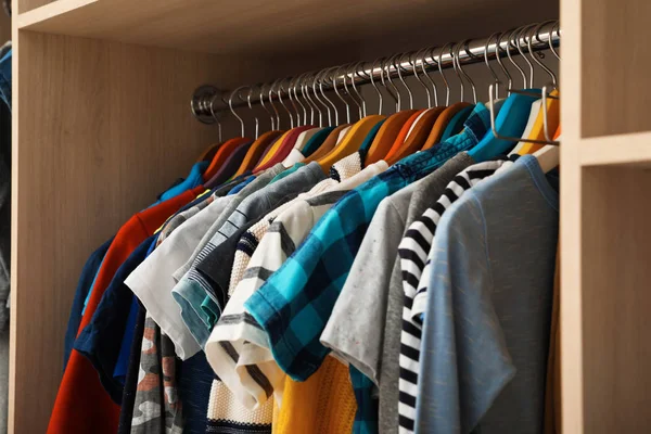 Hangers Met Teenage Kleding Rack Garderobe Close — Stockfoto