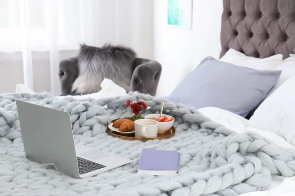 Laptop Notebook Tray Breakfast Bed Stylish Room Interior — Stock Photo, Image
