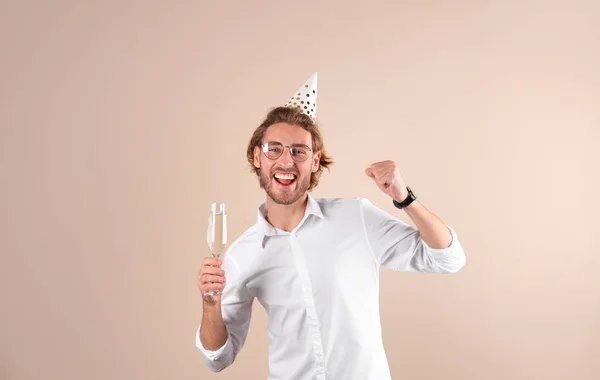 Portret Van Gelukkig Man Met Partij Glb Champagne Het Glas — Stockfoto