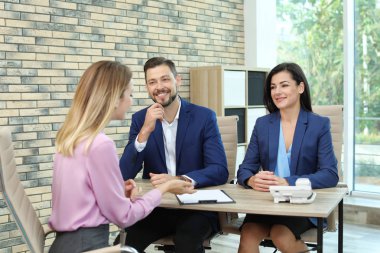 İnsan kaynakları başvuru Office ile iletken iş görüşmesi komisyon