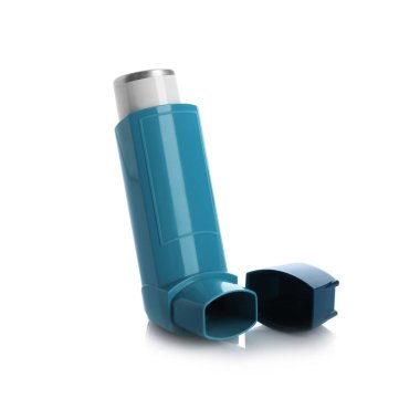 Taşınabilir astım inhaler aygıt beyaz arka plan üzerinde