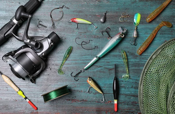 Composición Plana Con Equipo Pesca Sobre Fondo Madera — Foto de Stock