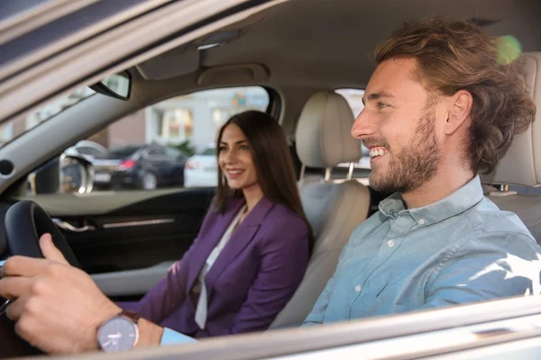 Happy Young Man Woman Modern Car — Stock Photo, Image