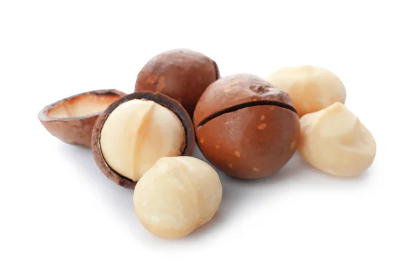 Haufen Biologischer Macadamia Nüsse Auf Weißem Hintergrund — Stockfoto