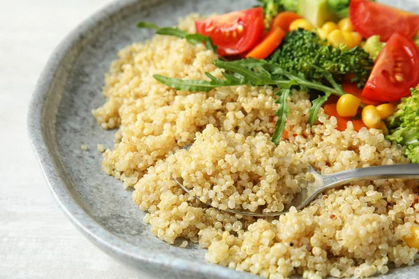 Placă Quinoa Diferite Legume Masă Closeup — Fotografie, imagine de stoc