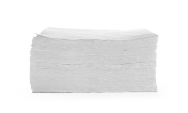 Temiz kağıt peçete beyaz zemin üzerine yığını