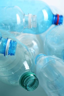 Arka plan, closeup olarak birçok plastik şişeler. Geri dönüşüm kavramı