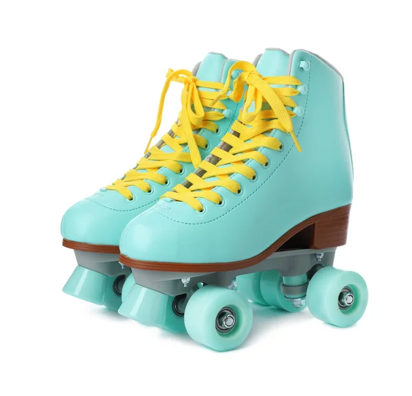 一对时尚的四轮溜冰鞋在白色背景 — 图库照片