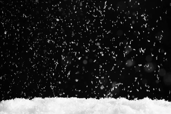 Flocos Neve Caindo Sobre Fundo Preto Tempo Inverno — Fotografia de Stock