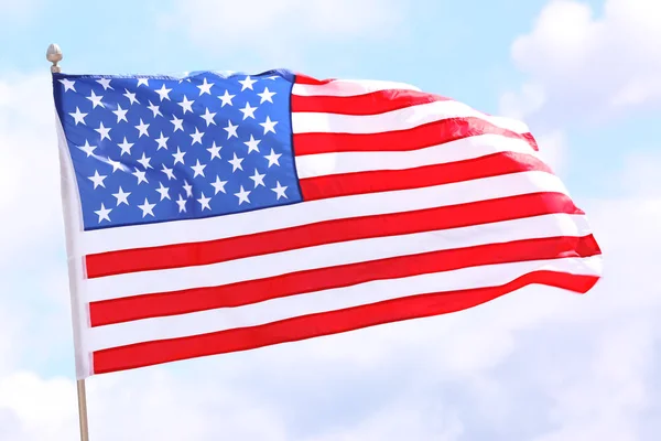 Americká Vlajka Třepotal Venku Zamračený Den — Stock fotografie