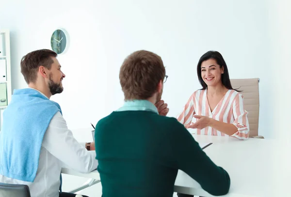 Personeelszaken Manager Die Sollicitanten Interviewt — Stockfoto