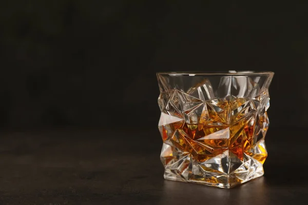 Golden Whiskey Glass Ice Cubes Table Space Text — Stock Photo, Image