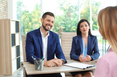 İnsan kaynakları başvuru Office ile iletken iş görüşmesi komisyon