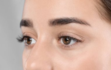 Güzel kirpik, closeup görünümü olan kadın