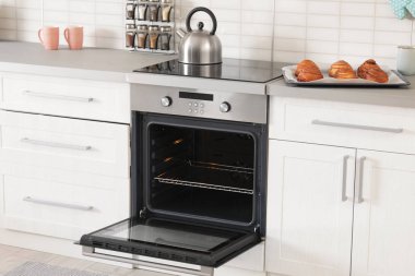 Modern mutfak açık boş elektrikli fırında