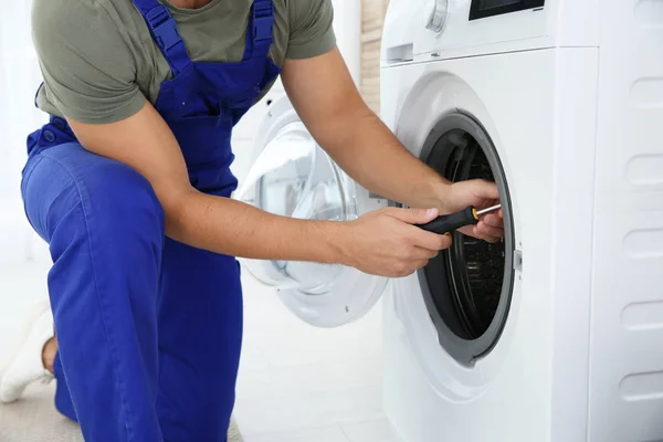 Young Handyman Fixing Washing Machine Closeup Laundry Day — Stock Photo, Image