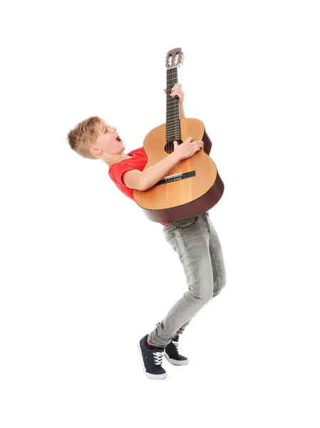 Эмоциональный Маленький Мальчик Играет Гитаре Изолированы Белом — стоковое фото