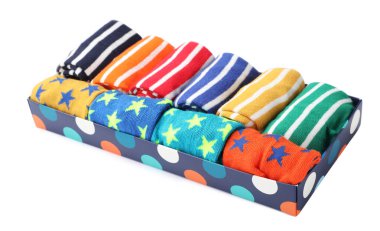 Beyaz arka plan üzerinde şirin çocuk kutusuyla çorap