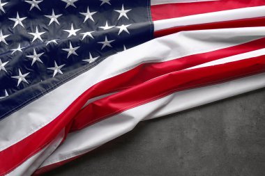 Gri arka plan, metin için yer üzerinde Amerikan bayrağı