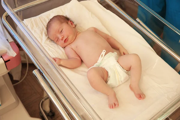 Новорожденный Ребенок Спит Кровати Больнице — стоковое фото