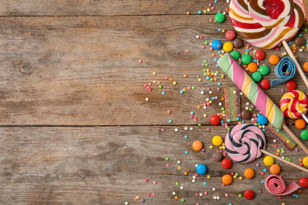 Composición Plana Con Diferentes Dulces Deliciosos Espacio Para Texto Sobre — Foto de Stock