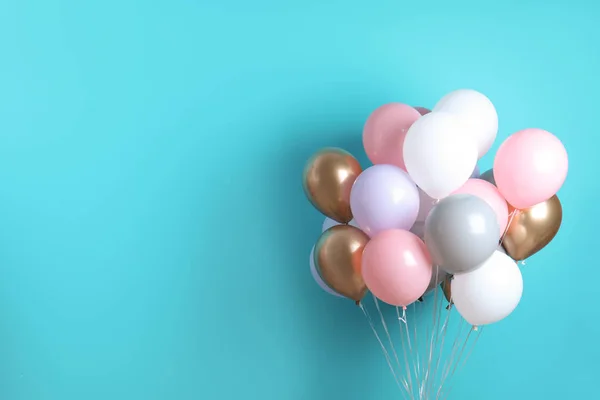 Balões Coloridos Festa Fundo Azul Espaço Para Texto — Fotografia de Stock