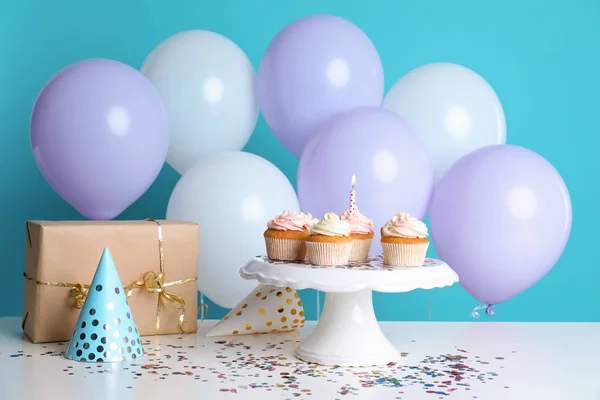 Composition Birthday Cupcakes Balloons Table — Stock Photo, Image