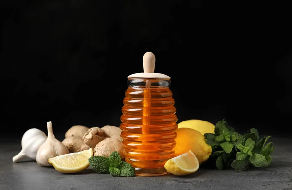 Sammansättning Med Naturliga Hosta Rättsmedel Bord — Stockfoto