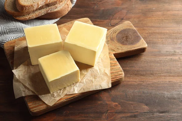 Tablero Madera Con Mantequilla Fresca Mesa Espacio Para Texto — Foto de Stock